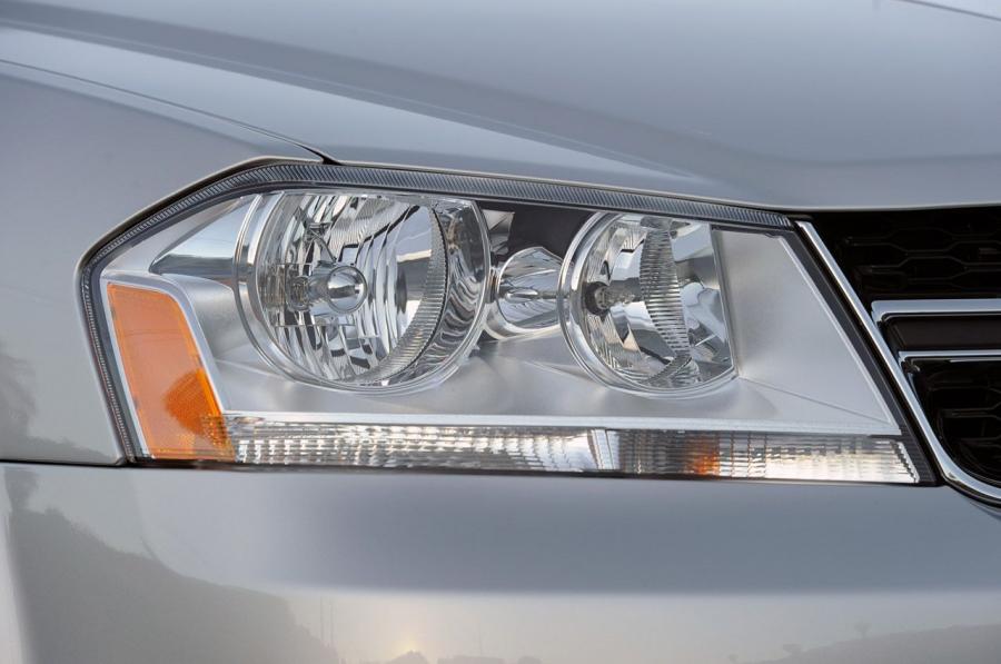  Dodge Avenger 2011 года  (фото 54 из 61)